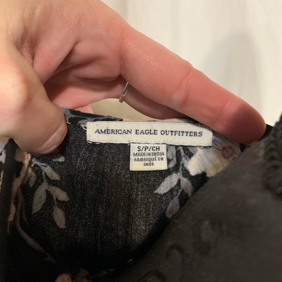 American Eagle Outfitters floral lace up top - Picture 4 of 4